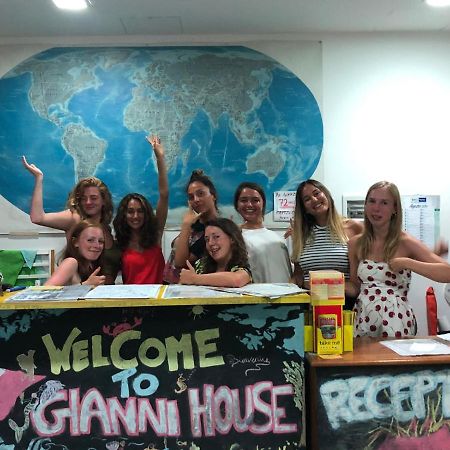 Gianni House Backpackers Hostel Джардіні-Наксос Екстер'єр фото