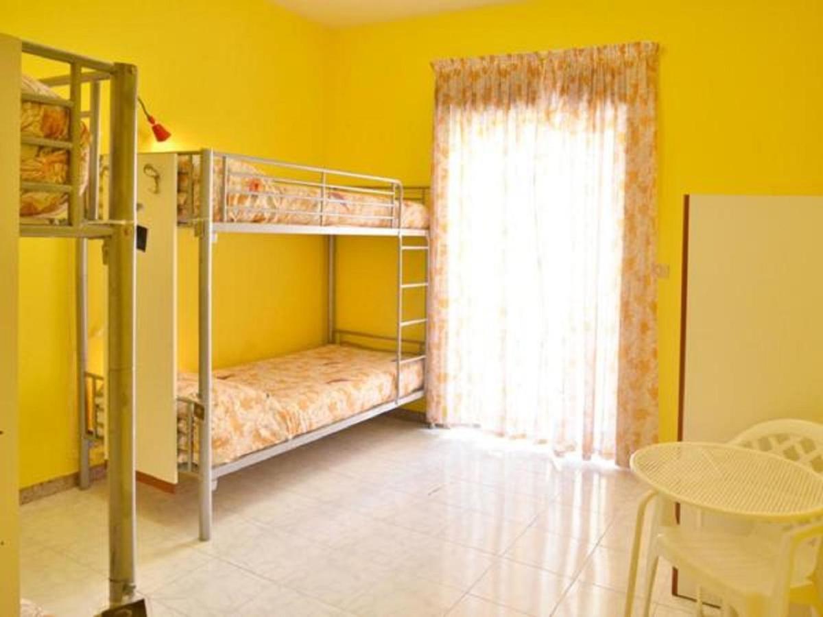 Gianni House Backpackers Hostel Джардіні-Наксос Екстер'єр фото