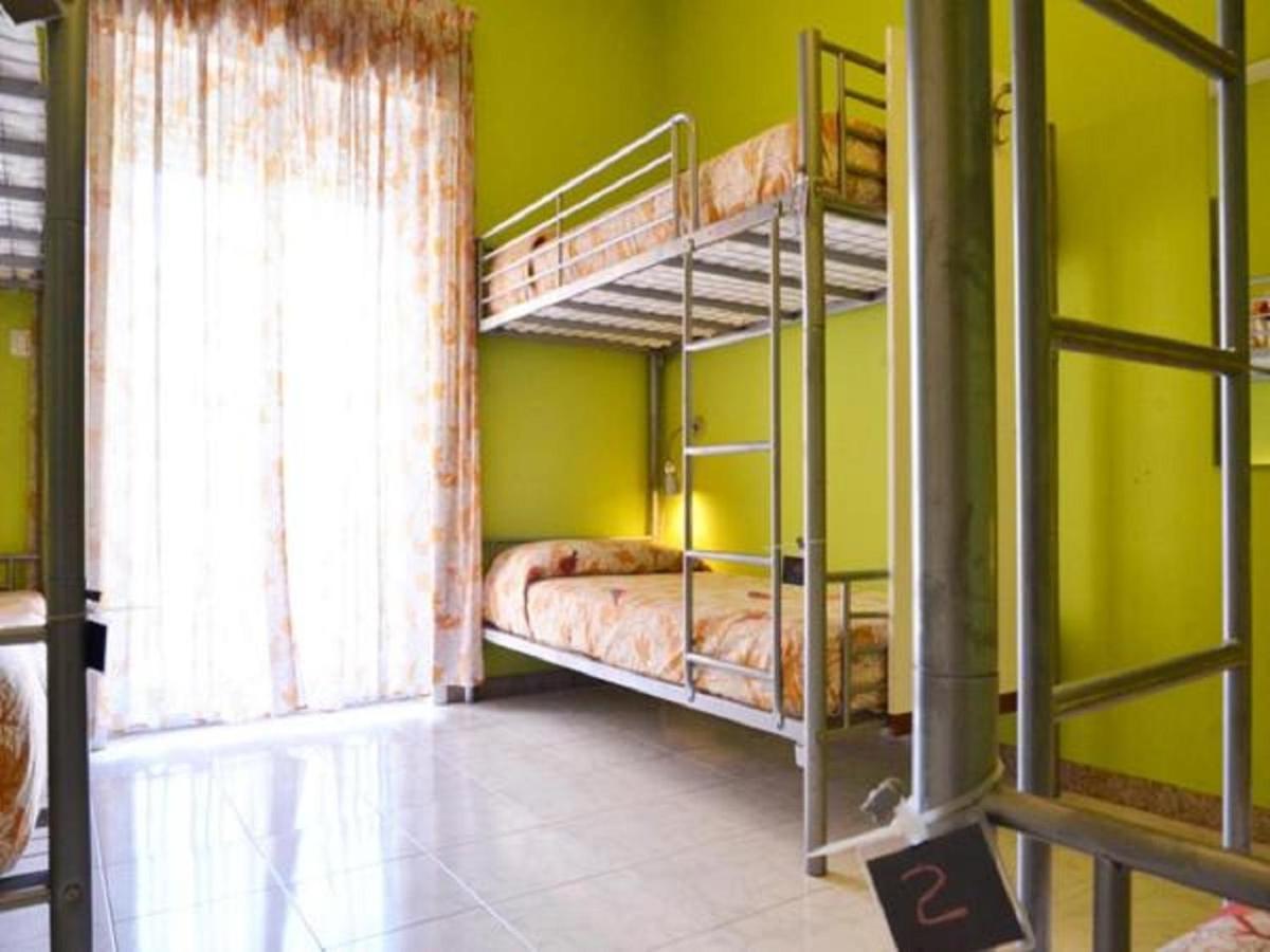 Gianni House Backpackers Hostel Джардіні-Наксос Екстер'єр фото