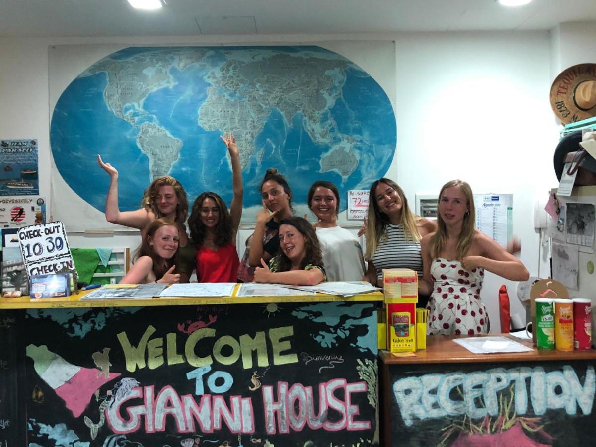 Gianni House Backpackers Hostel Джардіні-Наксос Екстер'єр фото
